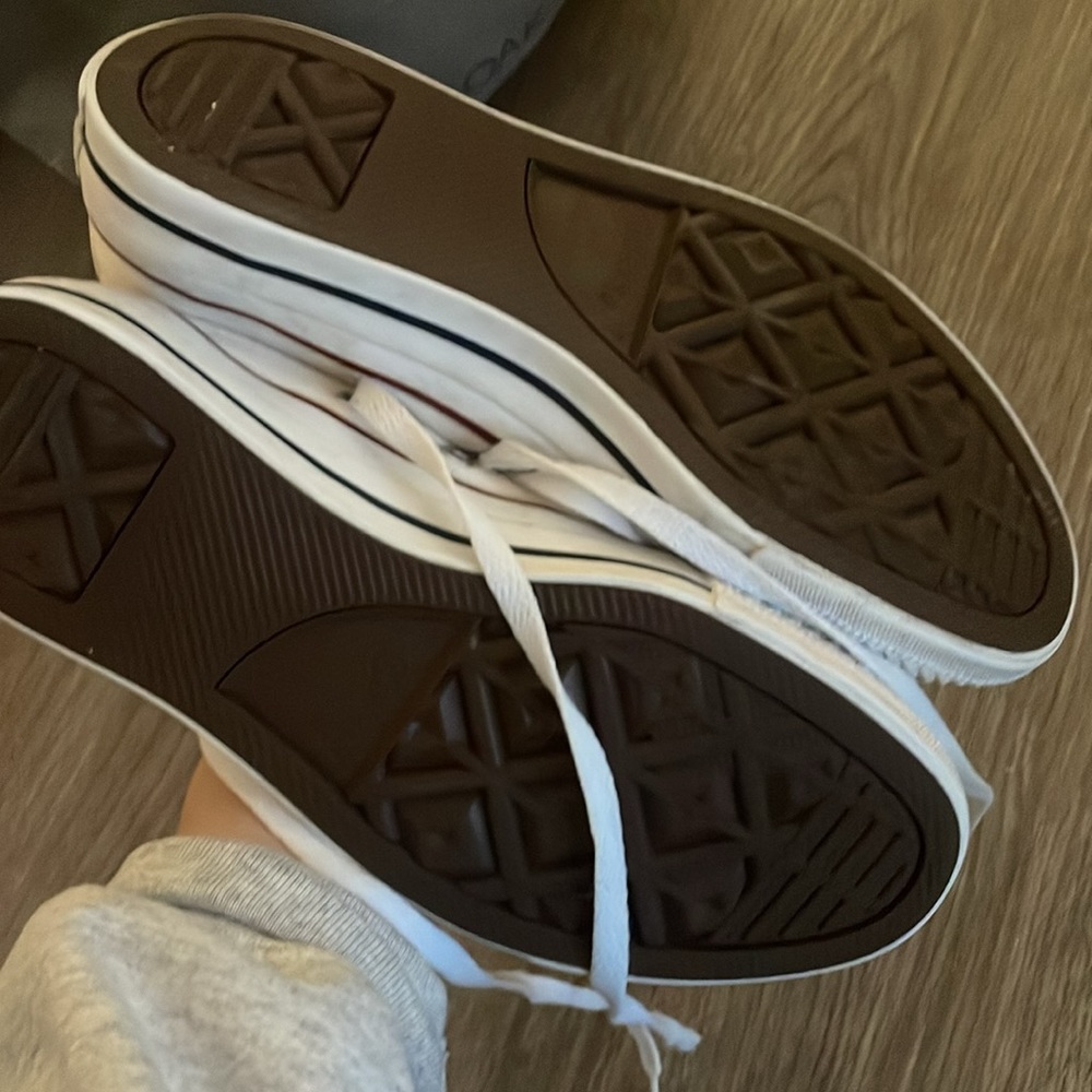 White converse - Picture 4 of 5
